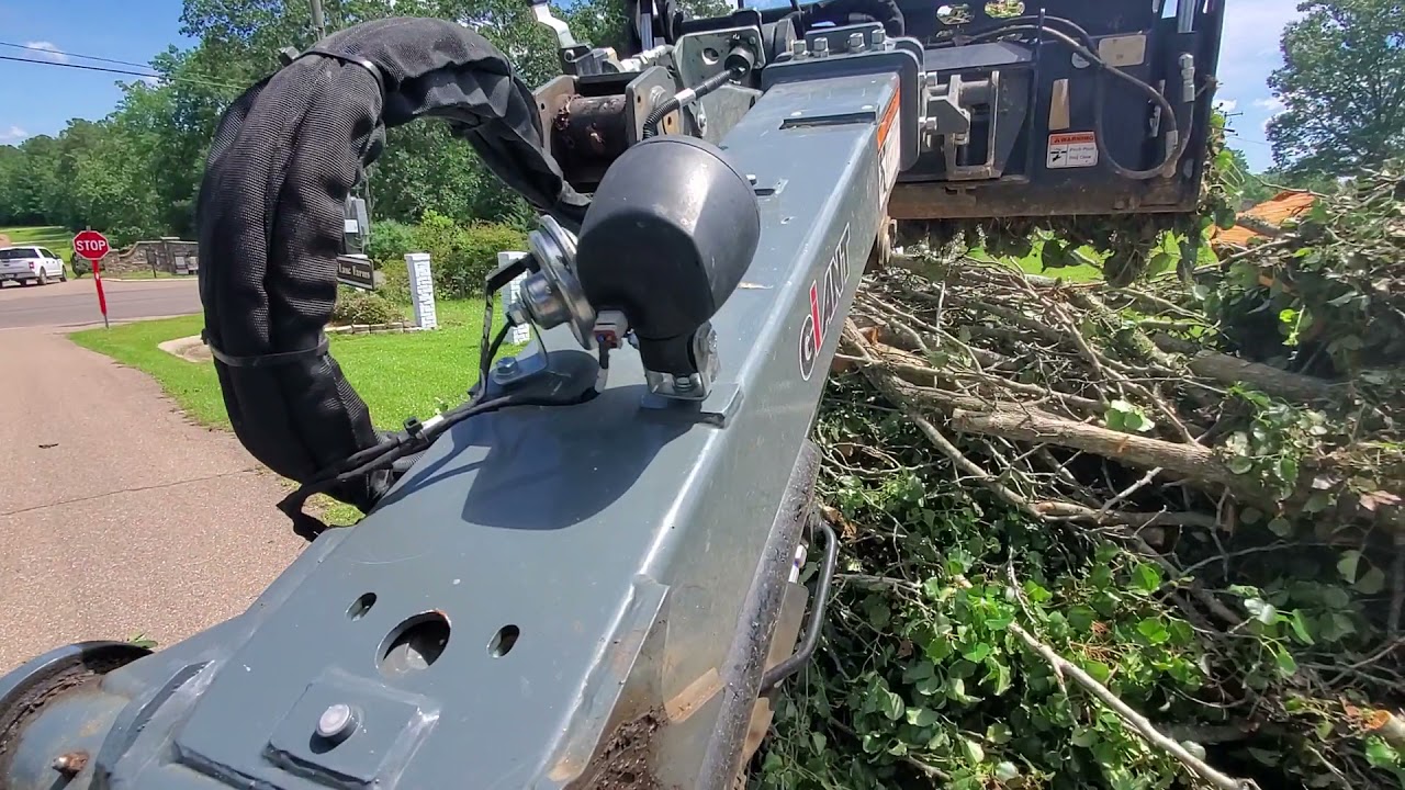 Tobroco Giant 254Tele HD with 4-in-1 bucket. I LOVE IT!!!