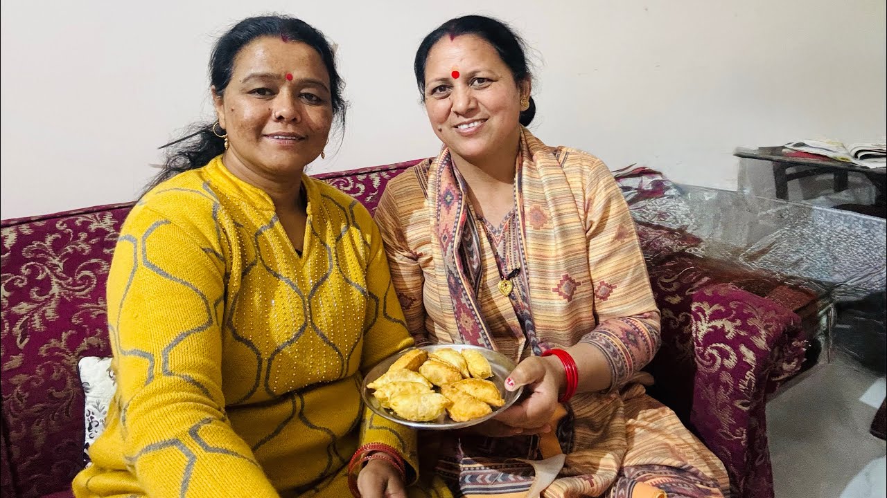 बन गई गरमा गर्म गुजिया || साथ में पहाड़ी स्पेशल लंच || Happy holi special  Vlog || 