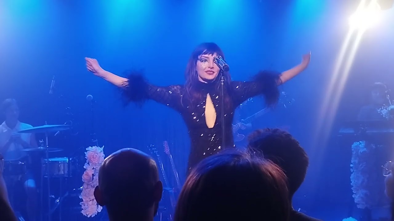 Lauren Mayberry - Change Shapes live 2023, Paris (La Maroquinerie)