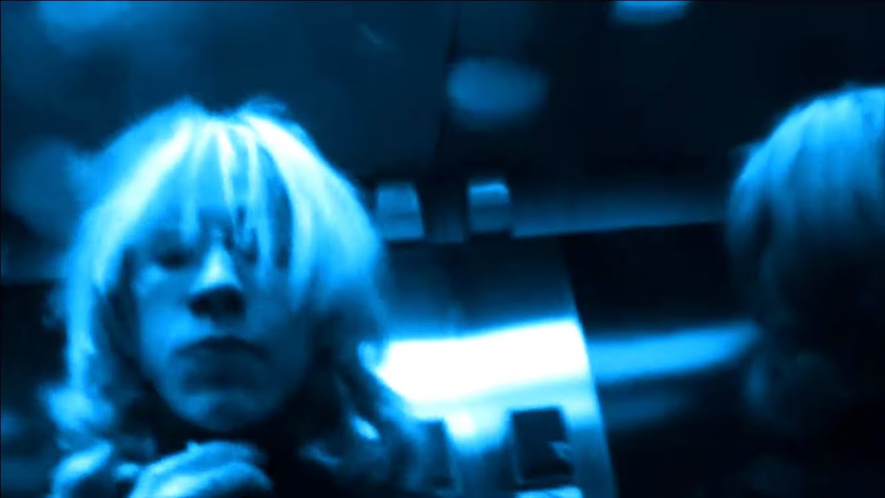 momenTo azul - rojuu (video oficial)