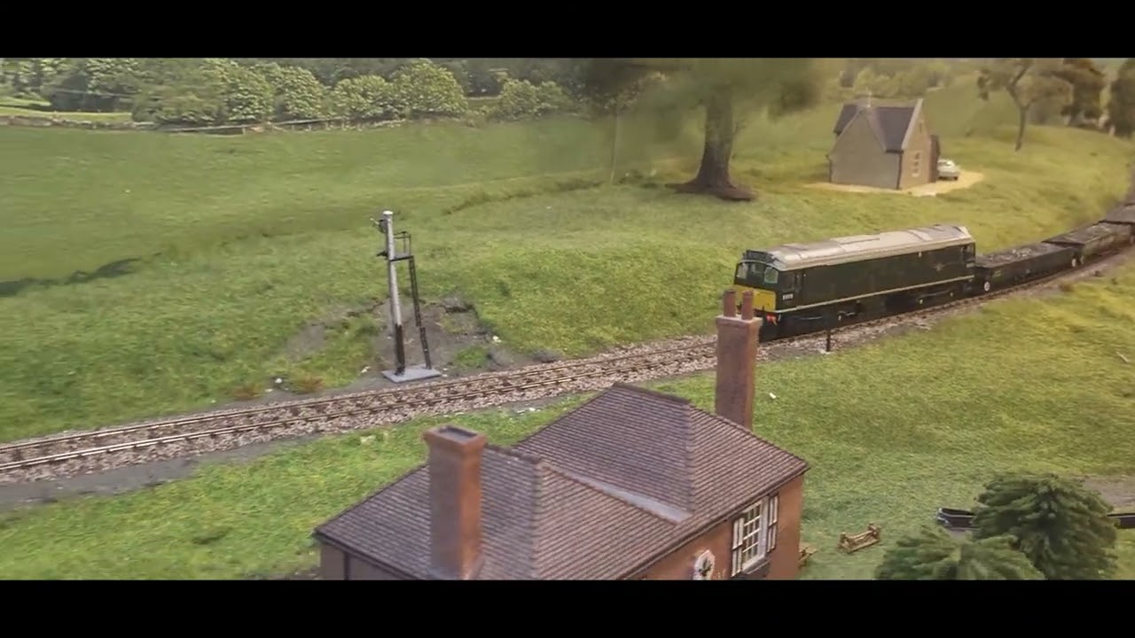 Accurascale Brush type 2 on mail and Sulzer Type 2 with ballast waste in Pilchards 