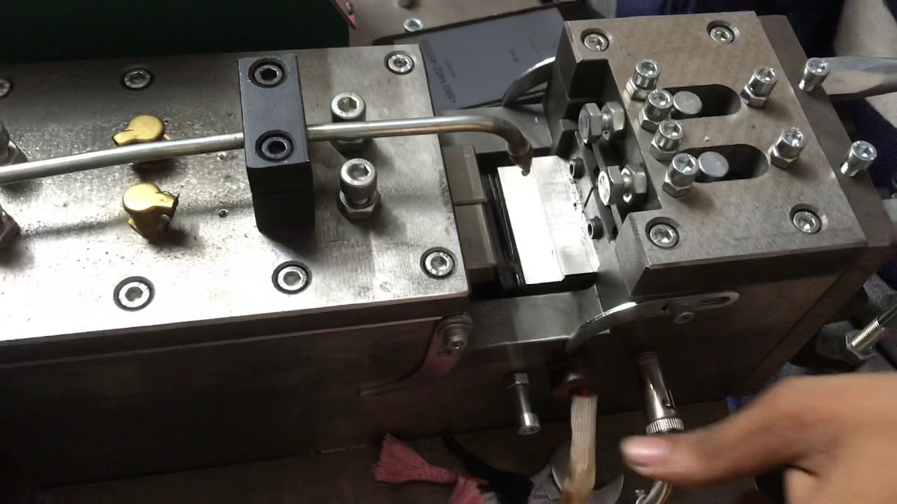 How to attached drawstring Tipping by Automatic Tipping Machine