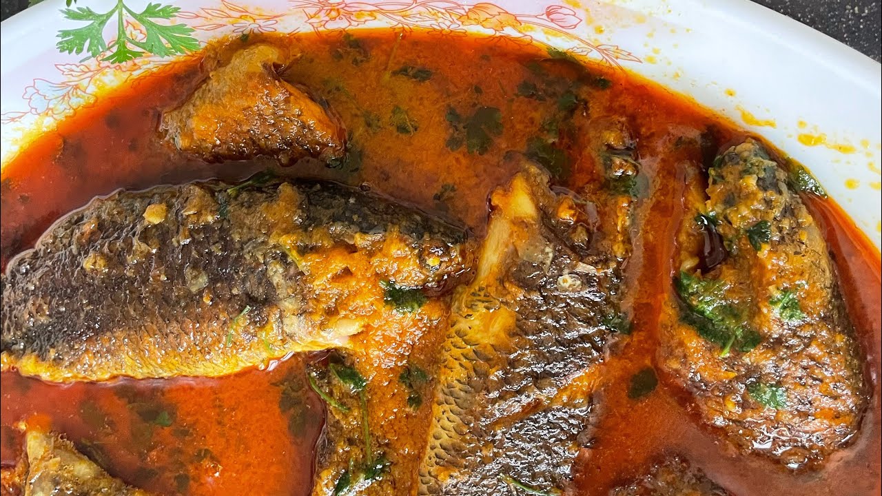 ধনেপাতা দিয়ে কই মাছ ভুনা।