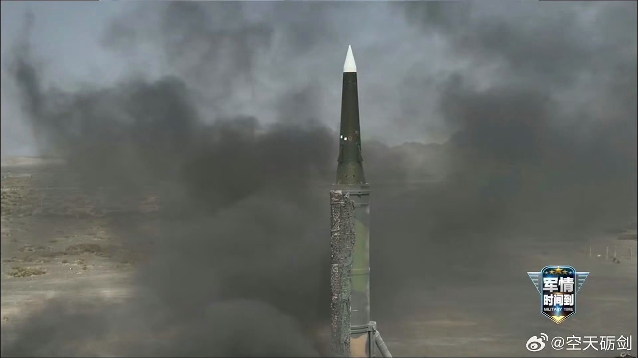 Редкие кадры запуска гиперзвуковой ракеты DF-17 в видео к 60-летию Ракетных войск НОАК