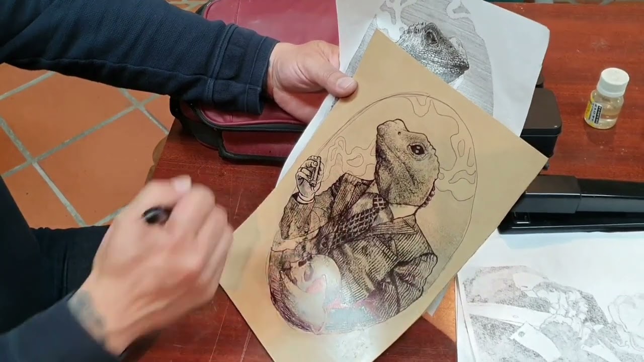 Transferencia de una imagen al linóleo, corte de la matriz, entintado y copia en prensa de grabado