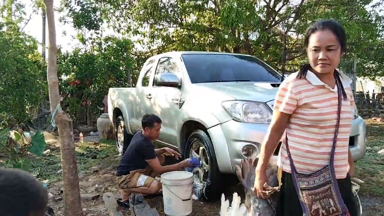แม่บ่าวรุ่ง ซื้อเป็ดฉลองได้รถใหม่..ราคานี้ถูกหรือแพง..ผัวล้างรถดีใจจนหน้าแดงได้รถเป็นของตัวเอง