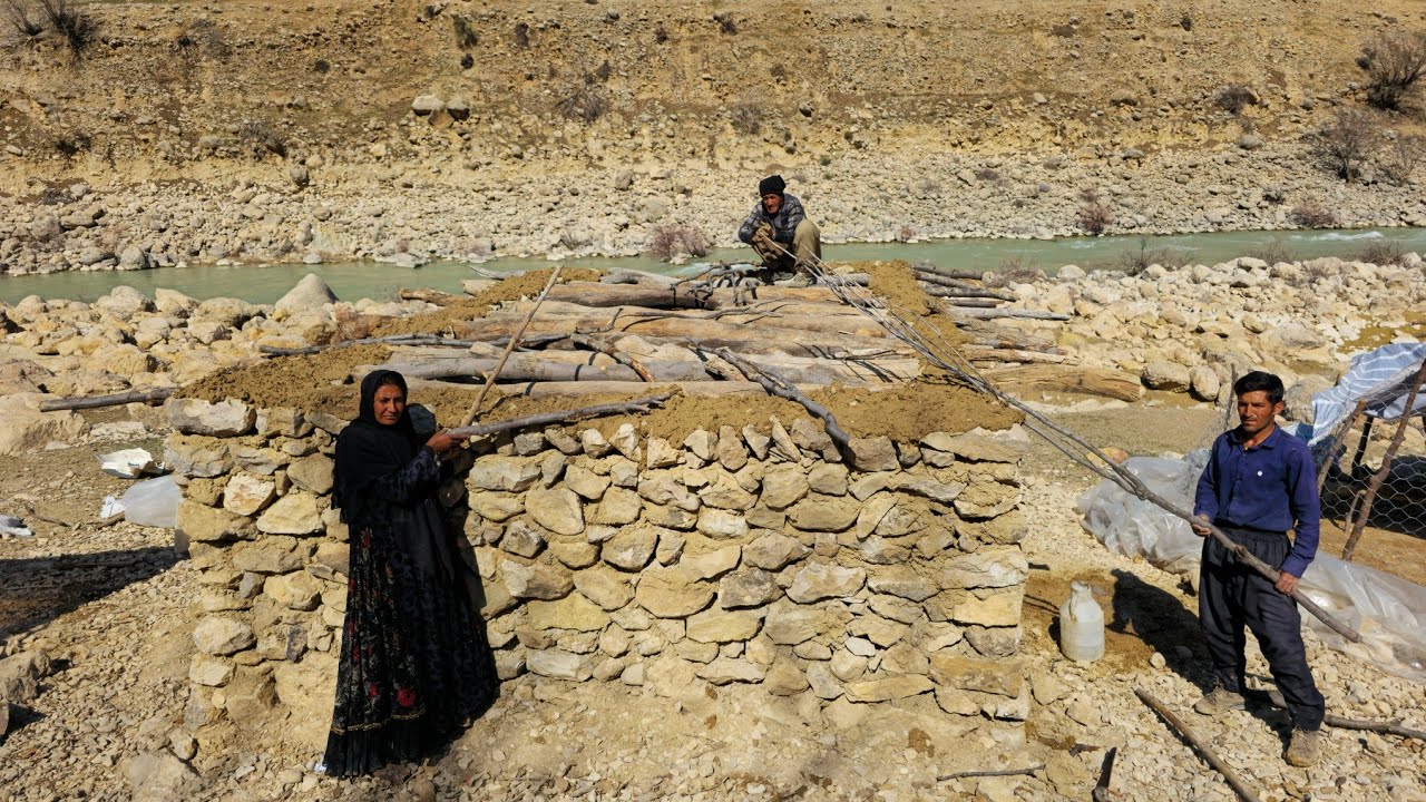 Traditional nomadic skills | Covering the roof of the housewithflowers andcopingwith the winter cold