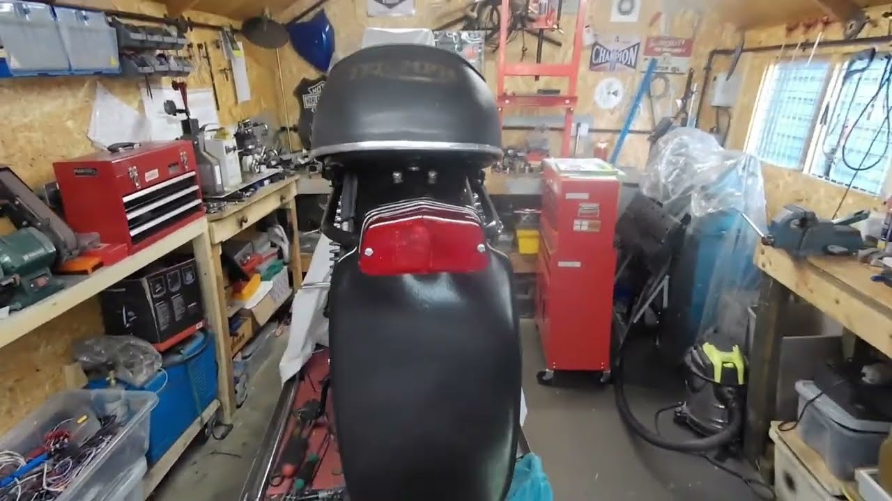 Triumph Bonneville Project Part 26 Chainguard, Numberplate, Seat, Bars and more Electrics