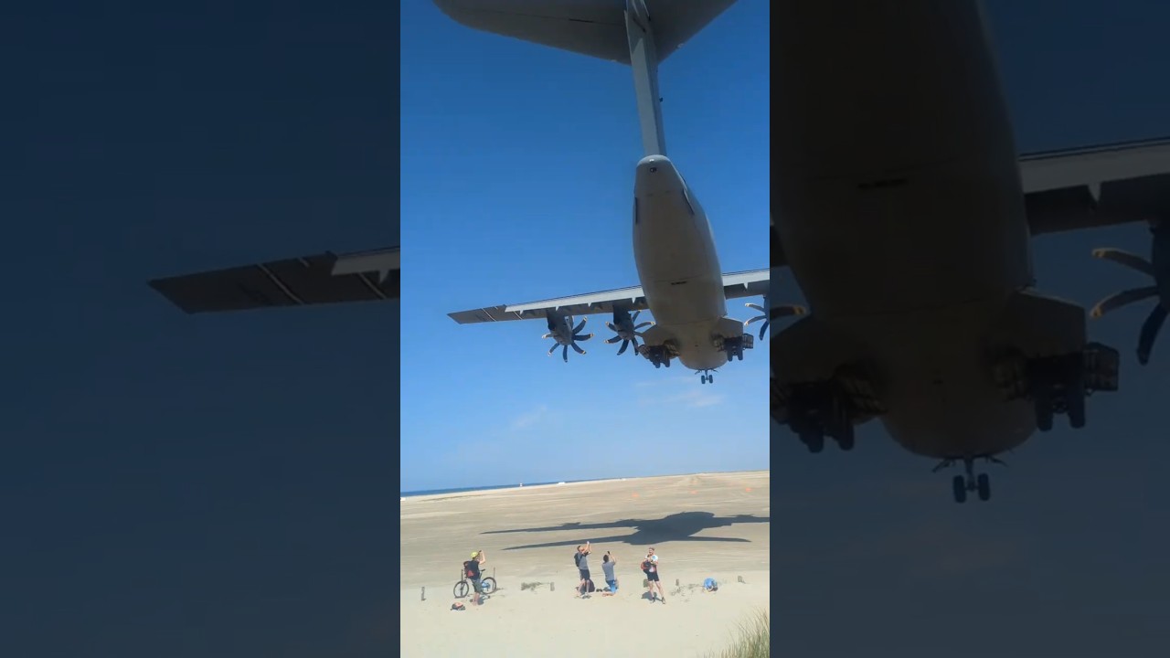 Airbus A400M der Luftwaffe landet am Lakolk Strand auf R&oslash;m&oslash; (R&ouml;m&ouml;)