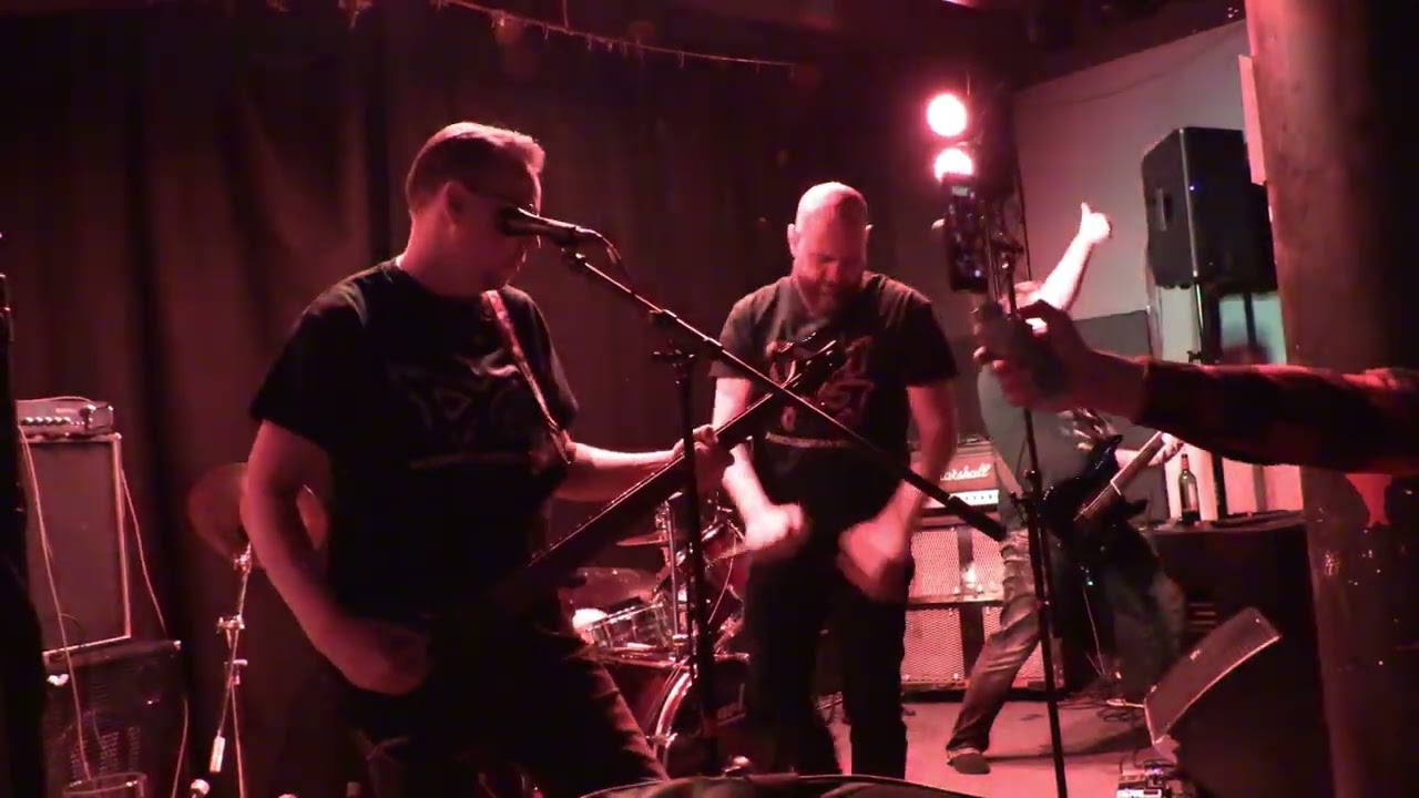 Pornogeneraattori - Miksi kaikki muuttuu (live)