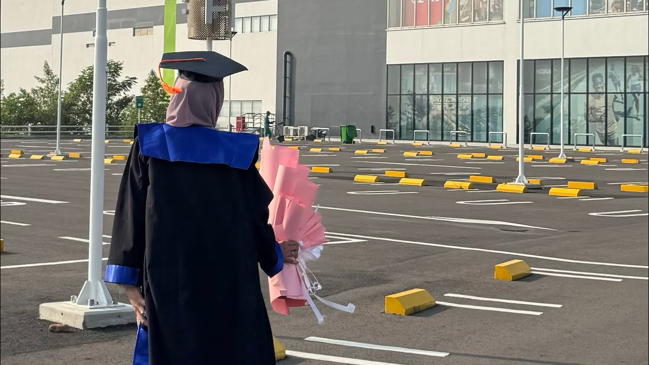 akhirnya wisuda
