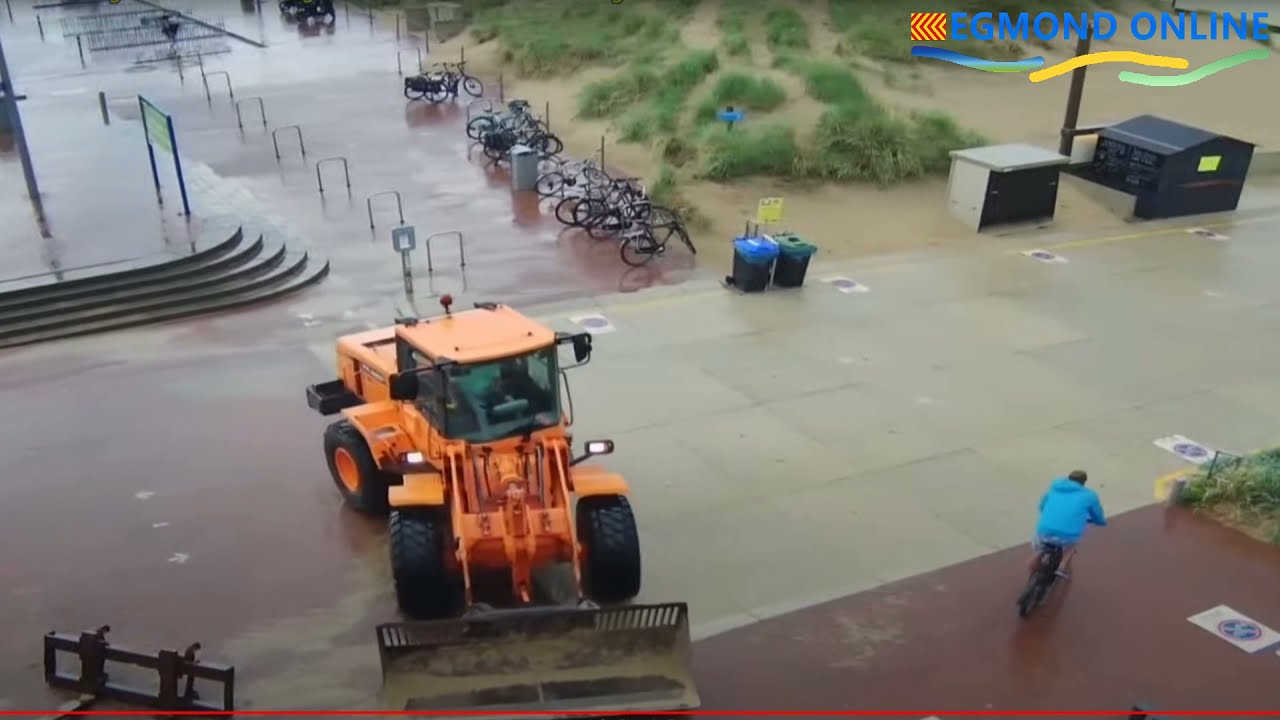 18-06-2021 Wateroverlast Egmond aan Zee, Zuiderstraat en voorstraat, waterbassin faalt.