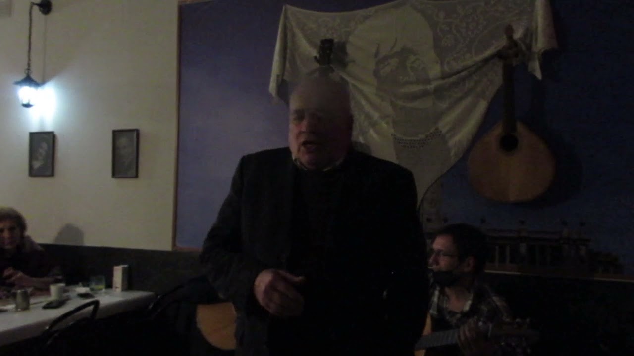 ADRIANO FERREIRA  FADO   , PRESENTE EM  RESTAURANTE GUITARRA COZINHA  REGIONAL , PORTO,