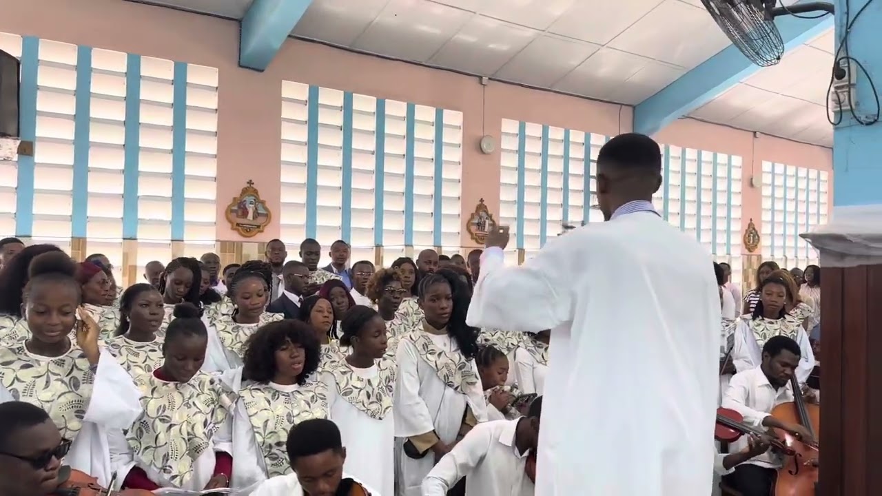 SANCTUS MESSE ARMEE ( Chorale Regina Mundi )