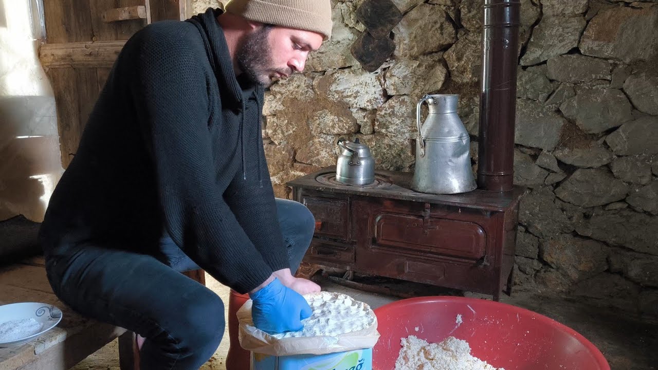 Atalarımızın Sofrasından Gelen Lezzet: Doğal Çökelek Yapımı / Köyde doğal hayat.