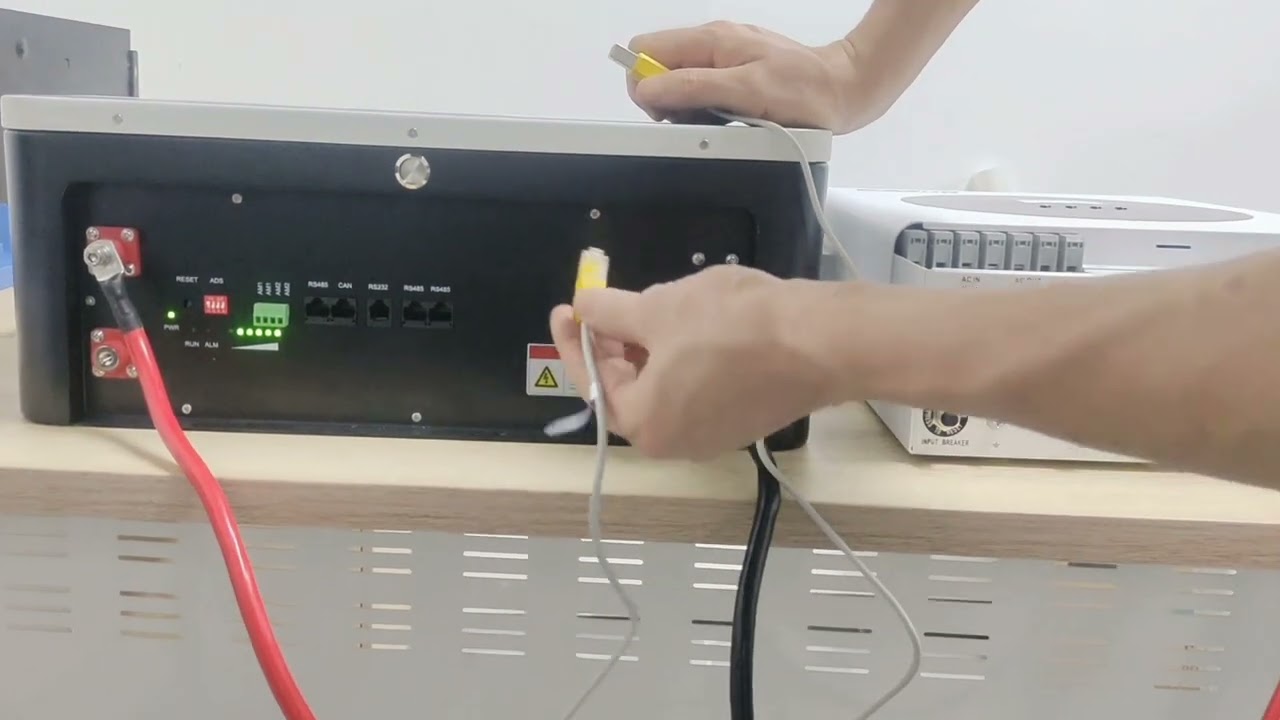 Communication connection between battery and inverter BMS