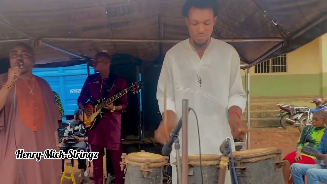 Omeni Chukwu live performance by de great Onyelelue