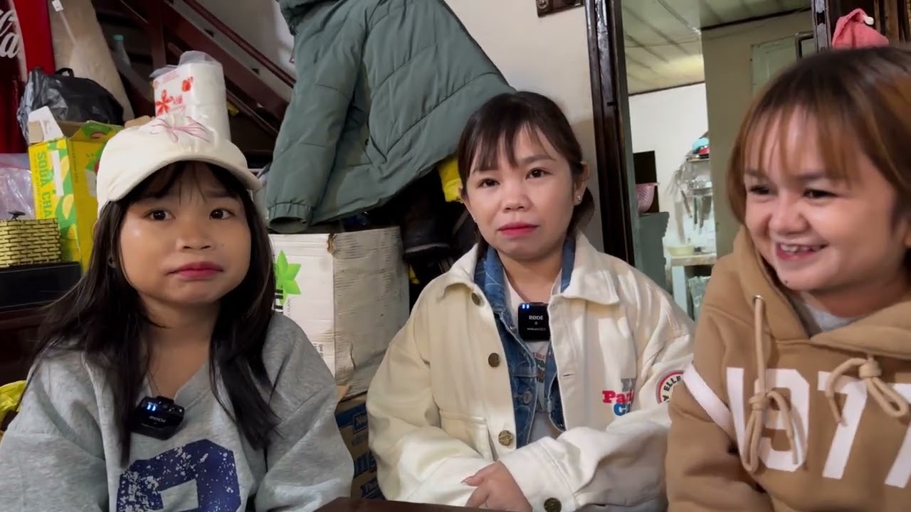 Buổi s&aacute;ng của bốn chị em được T&agrave;i T&iacute; Tẹo dẫn đi ăn đặc sản của Đ&agrave; Lạt ||B&eacute; Hạt Ti&ecirc;u