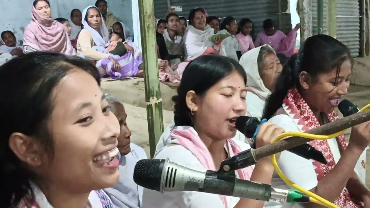 মুনু শইকীয়াৰ কণ্ঠত নেগেৰা নামৰ আৰম্ভনি নাম শুনিলে শুনি থাকিবলৈ মন যায়।