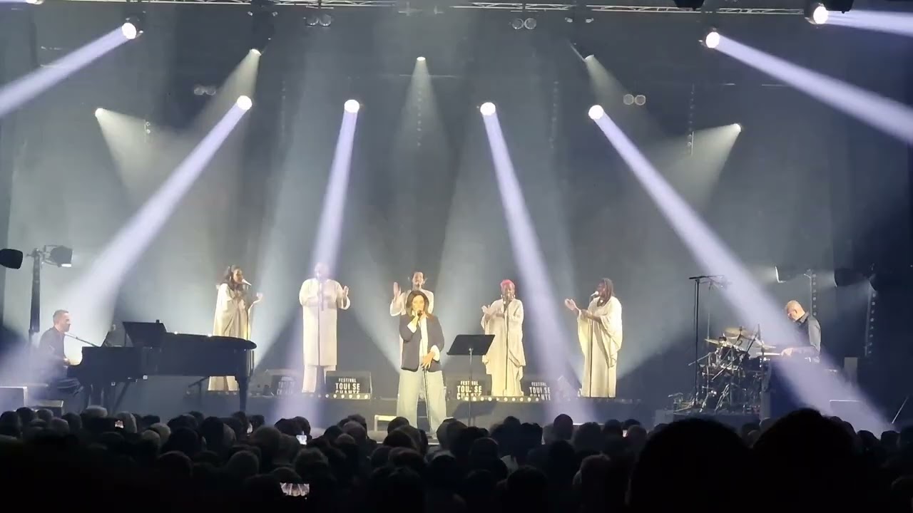 CHIMENE BADI  CHANTE JOHNNY AU FTSC