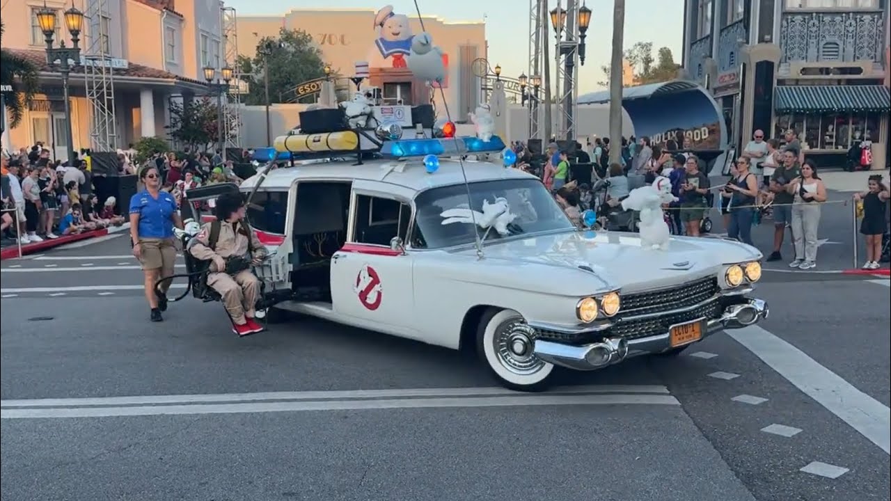LIVE 🔴 Universal Mega Movie Parade 5pm | NEW FLOAT Ecto-1 | Universal Studios Florida