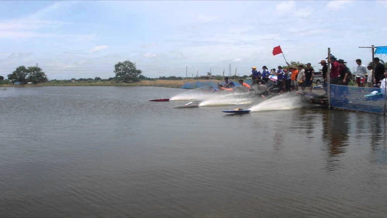 Power Boat Race Start in Thailand - 26cc RC Deep V