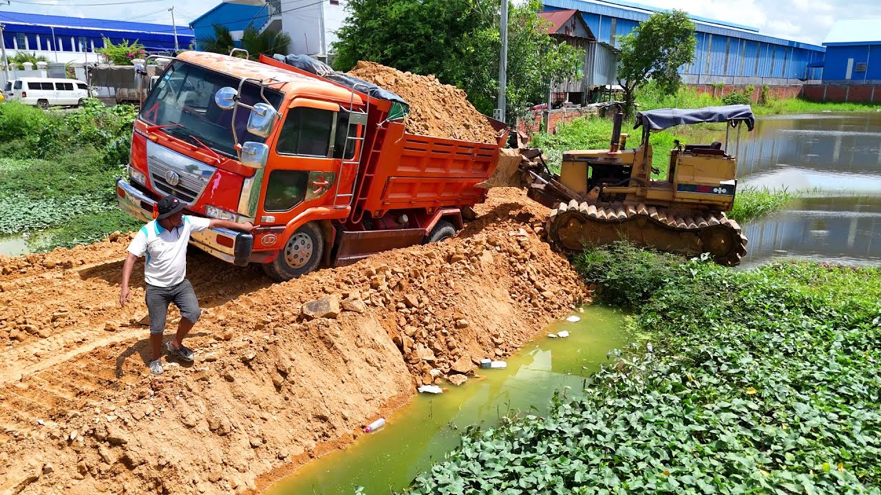 OMG Be Watchful Landfill Task.! Dump Truck 5Ton Back Uploading STUCK, Technique Rescue Using Dozer