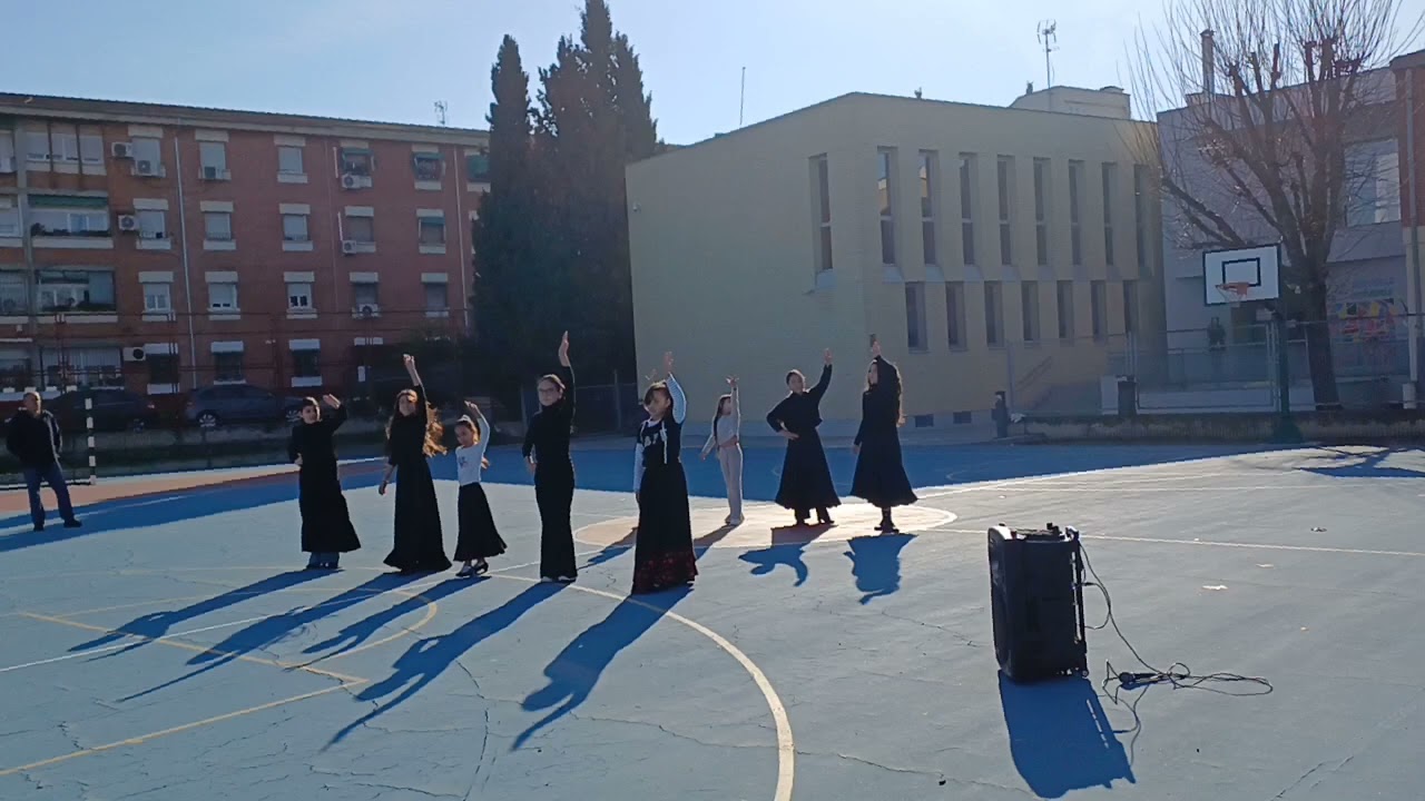 DÍA DE ANDALUCÍA: ACTUACIÓN DEL GRUPO DE BAILE DEL CEIP ARRAYANES