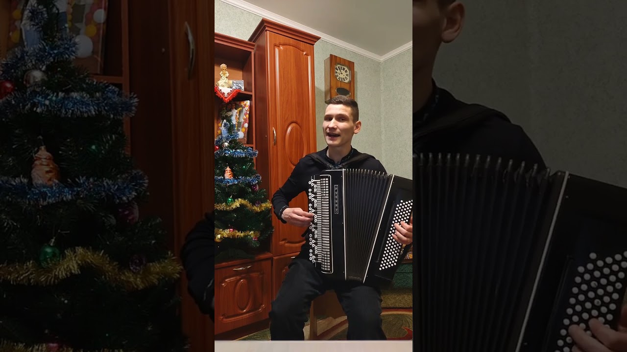 В містечку Вифлеємі в стаєнці десь на сіні - колядка. До сліз🥺