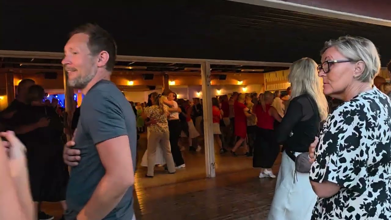 10 minutter gjennom Orrskogen lørdag Dansbandsveckan 2025 med Dansnytt Jan Tore Eriksen