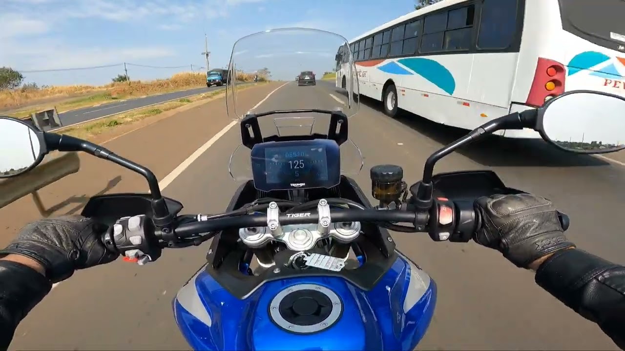 Andando em uma  Triumph Tiger 900 GT Pro! Será que devolvo?