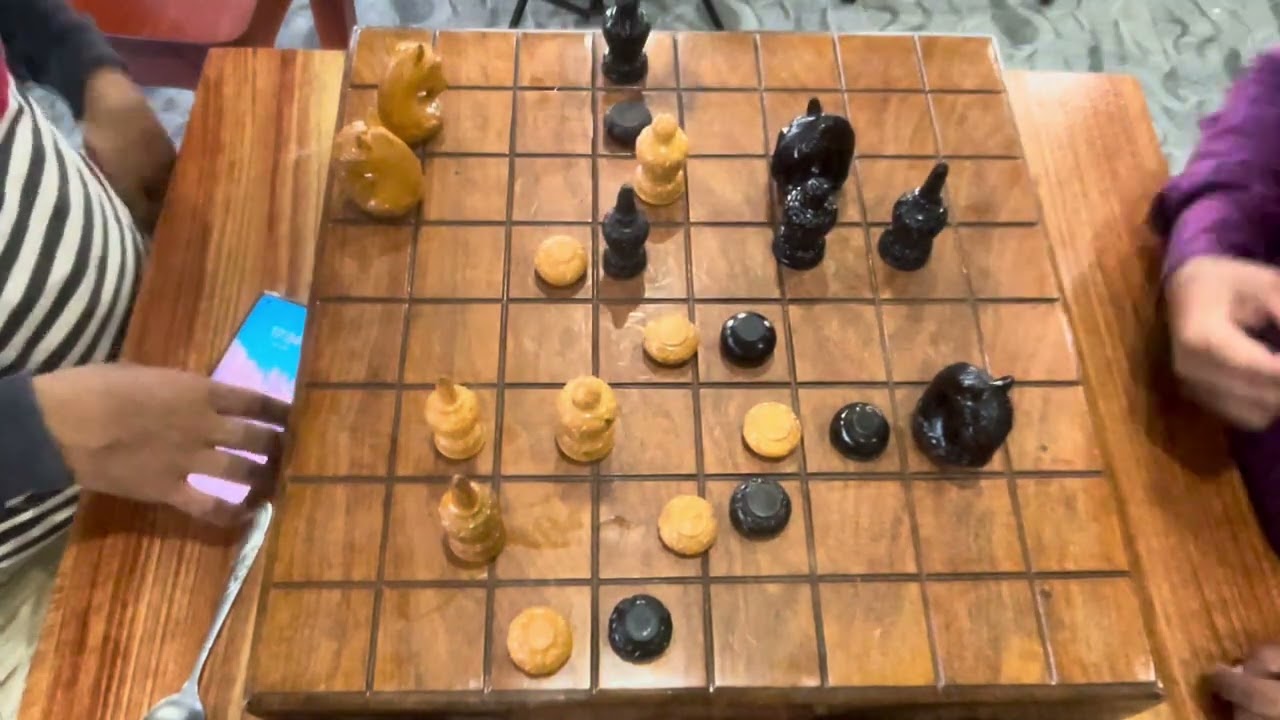 #khmerchessgame #หมากรุกเขมร หรือที่เรียกว่า อุกฉัตรรัง เป็นหมากรุกรูปแบบหนึ่งที่เล่นในกัมพูชา