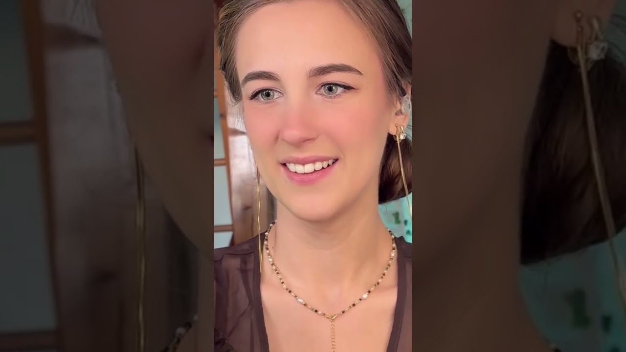 #4561 #stunning beauty @ Felize Periscope vlog