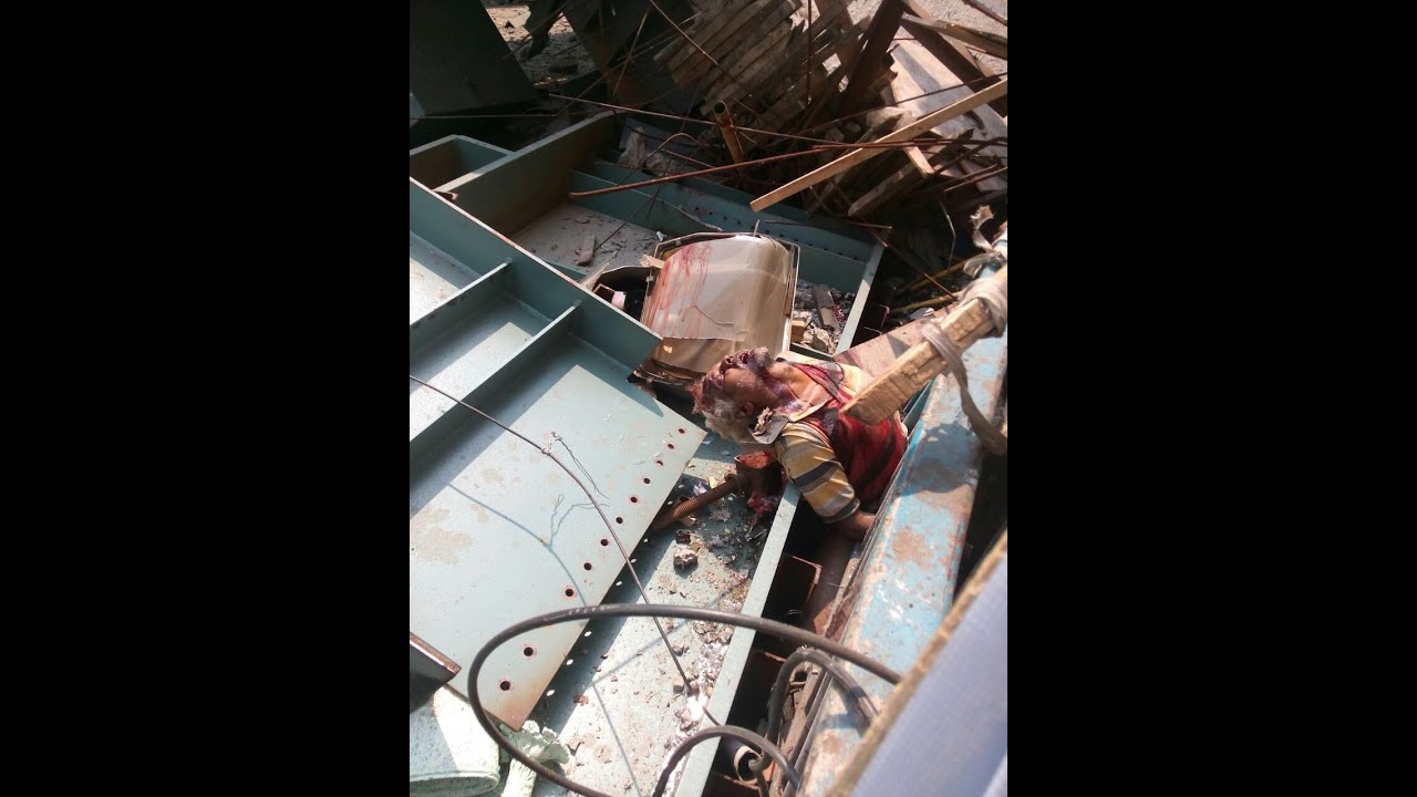 25 people died,  Vivekananda flyover collapsed on Ganesh Takies Road in Kolkata