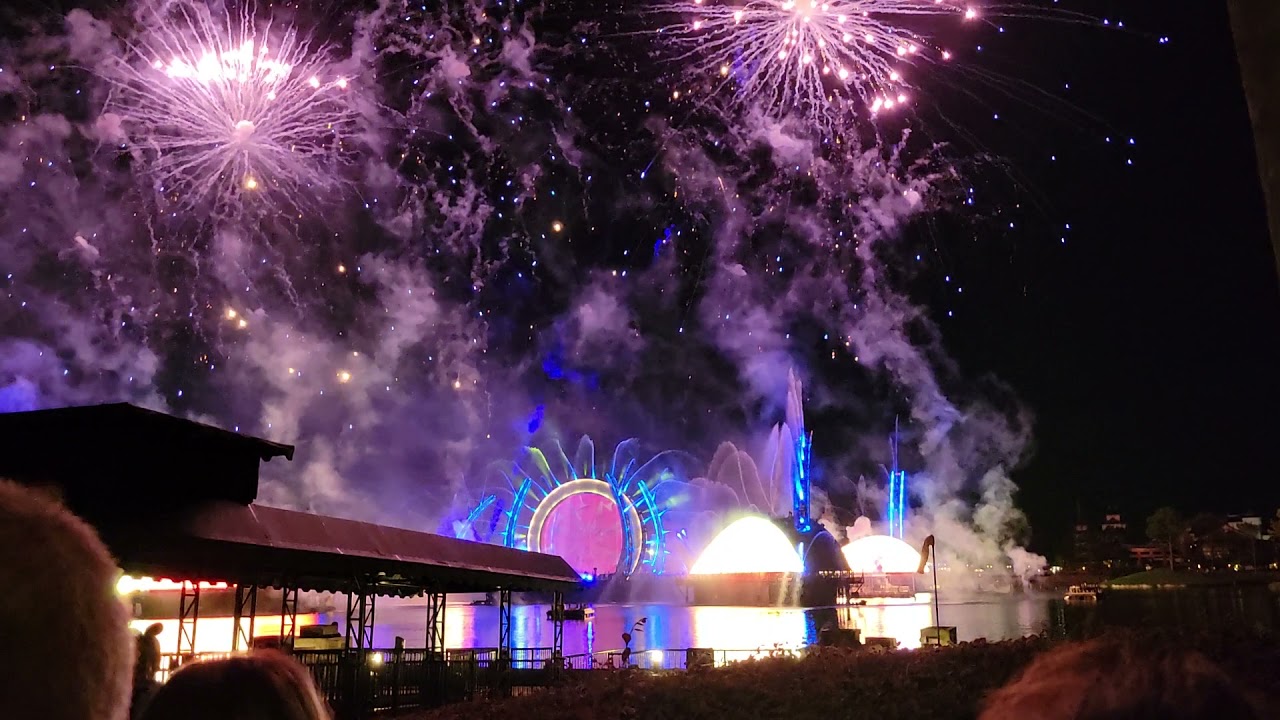 Disney's EPCOT fireworks show 2/2