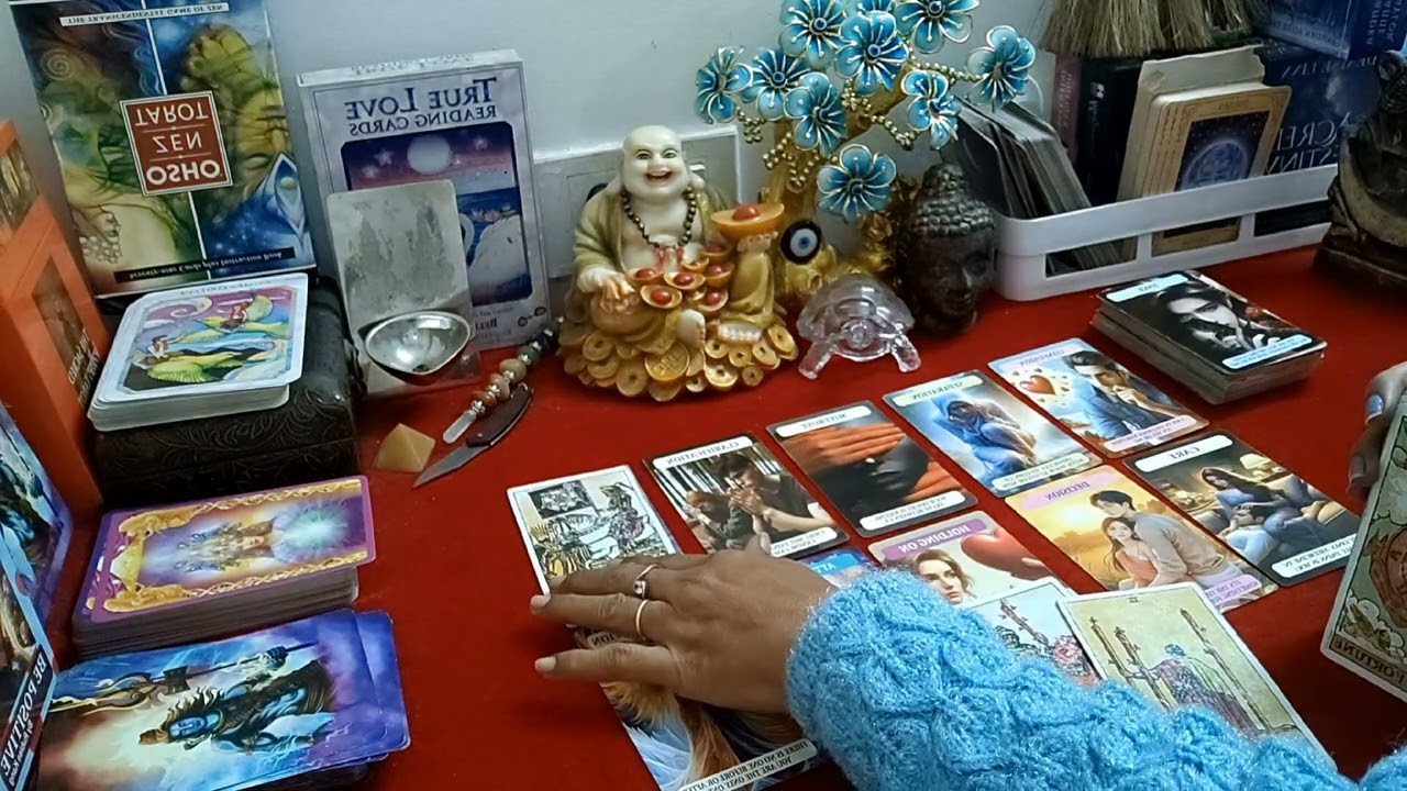 🧿 क्या चल रहा है उनके दिल और दिमाग़ में 🧐 all signs #chandabhatt #tarotreading #universe 