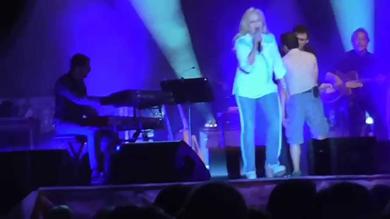 Sylvie Vartan - Nos retrouvailles (Live) @ Bandol 27/07/14 HD