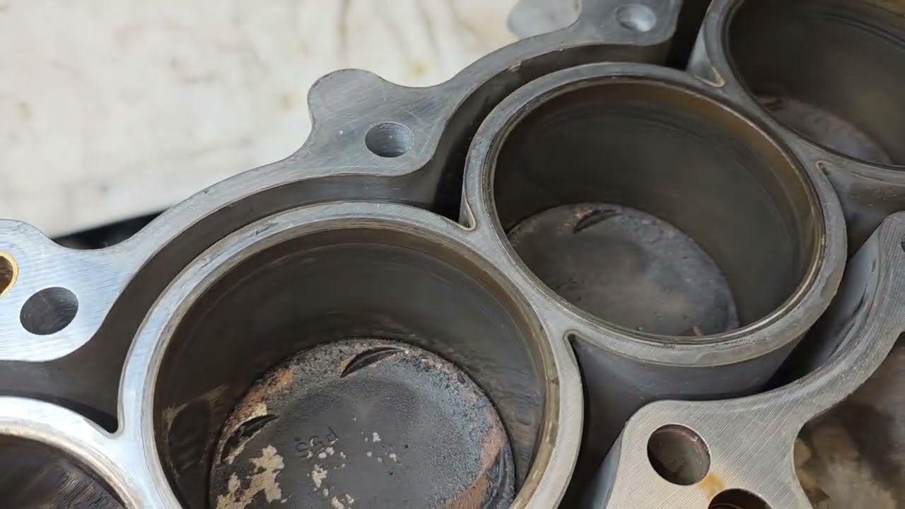 Honda Motor F22Z2, разбираю мотор, стенки цилиндров не очень...