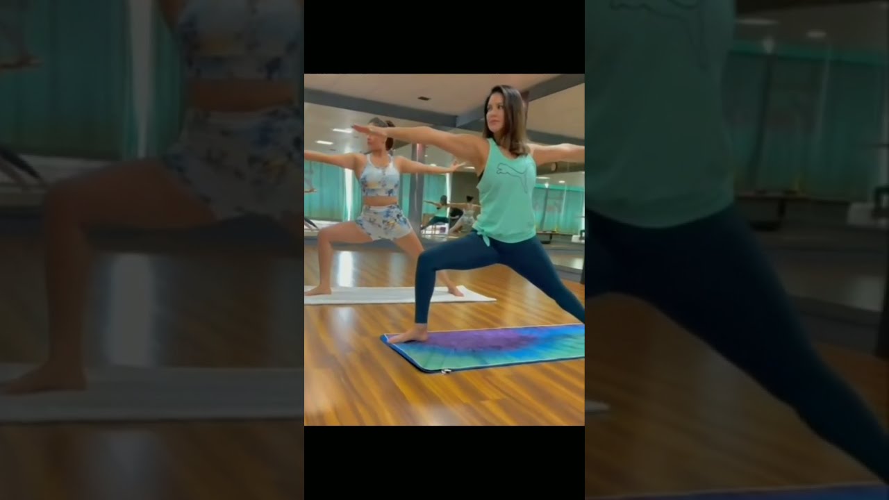 Sunny Leone Yoga and bady fitnas.