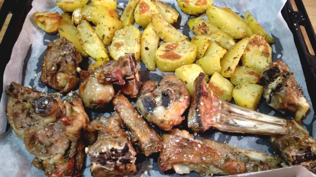 AGNELLO AL FORNO CON PATATE