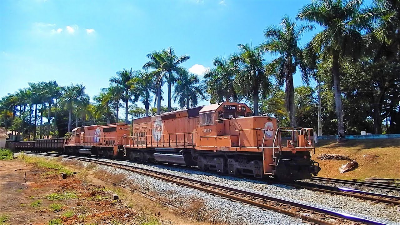 Trem cargueiro (Locotrol) com SD40T-2 e SD40-2BB +trem graneleiro com Dash-9 passando por Juatuba-MG
