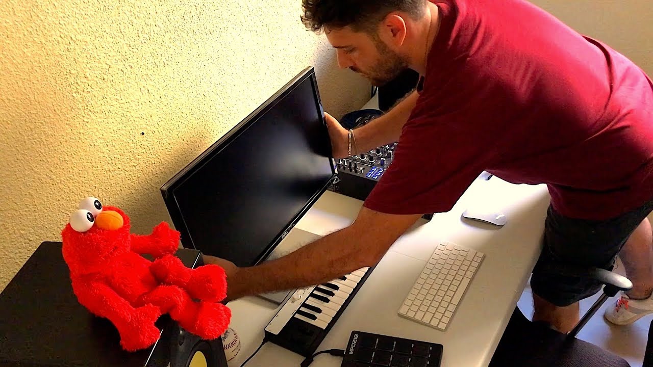 È arrivato il cargo dall'Italia!! Allestiamo lo studio...