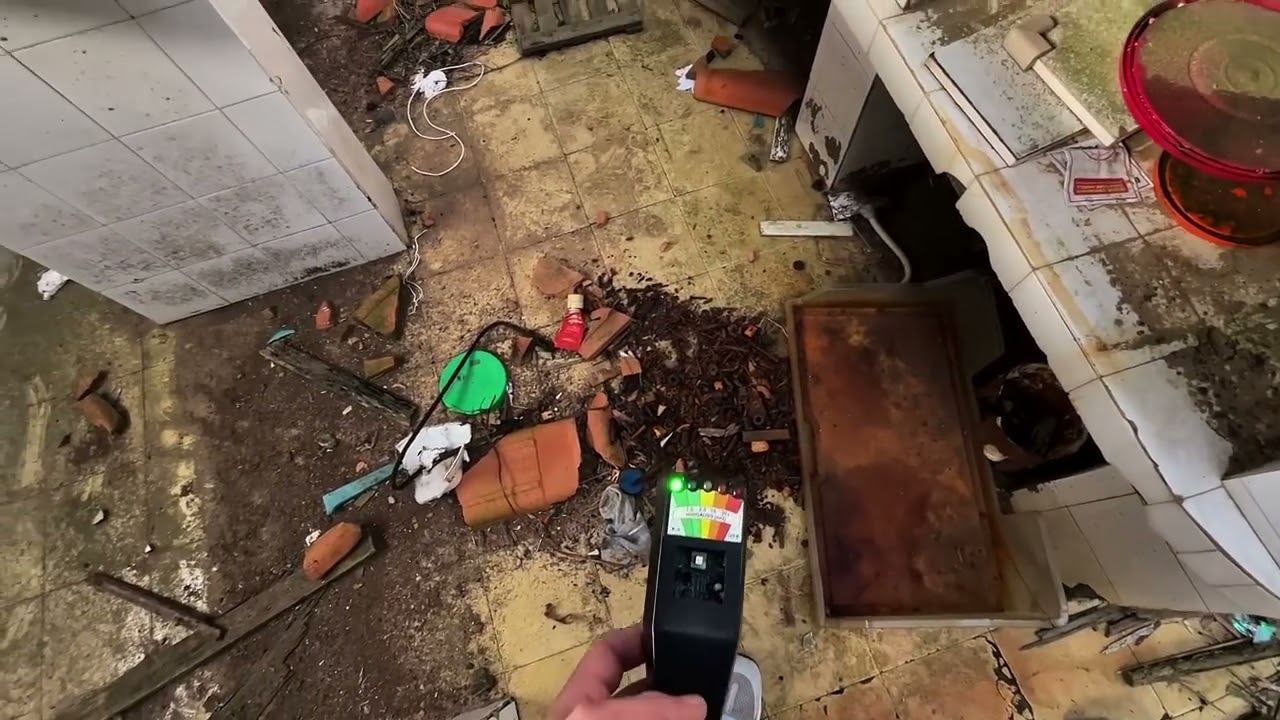 HOMEM ASSUSTADOR APARECE DENTRO DA BOATE ASSOMBRADA!