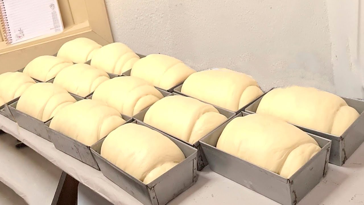 Итальянский колониальный хлеб в дровяной печи