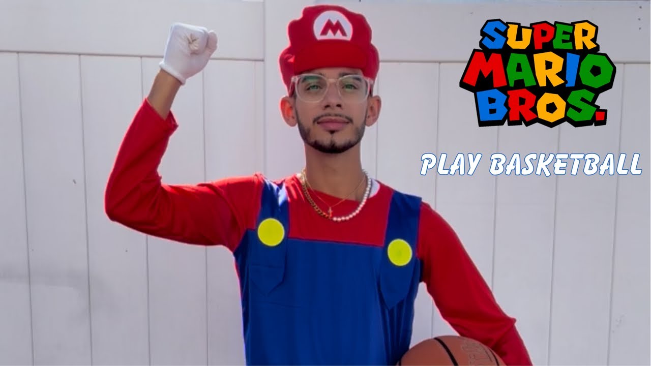 Super Mario Bros играют в баскетбол