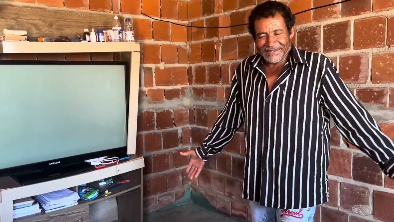 Menina nega bolacha o seu amigo e veja oq aconteceu 