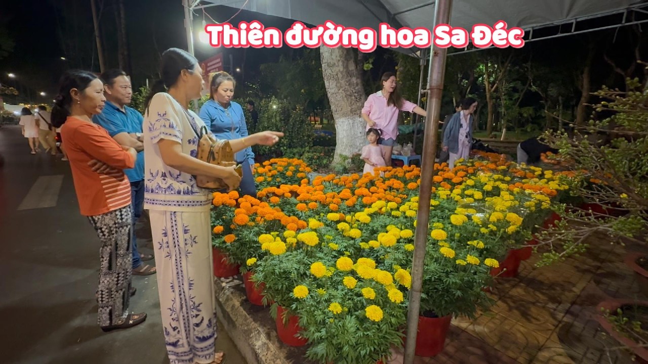 Đi Sa Đéc mua hoa trưng Tết. Nguyên con đường hoa nở rực rỡ quá trời #ngườiđồngtháp