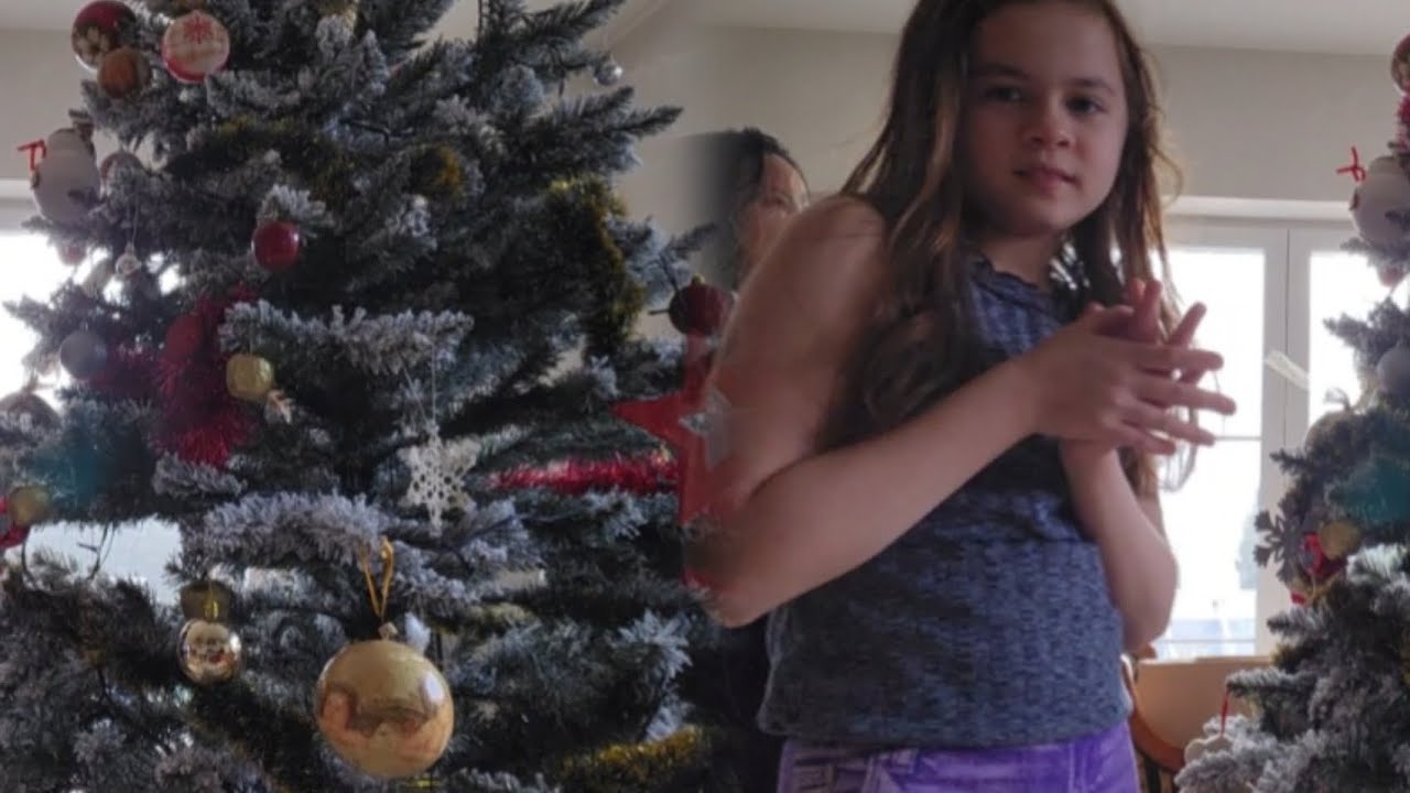 Christmas tree decorating 2025(part2)with my girls 