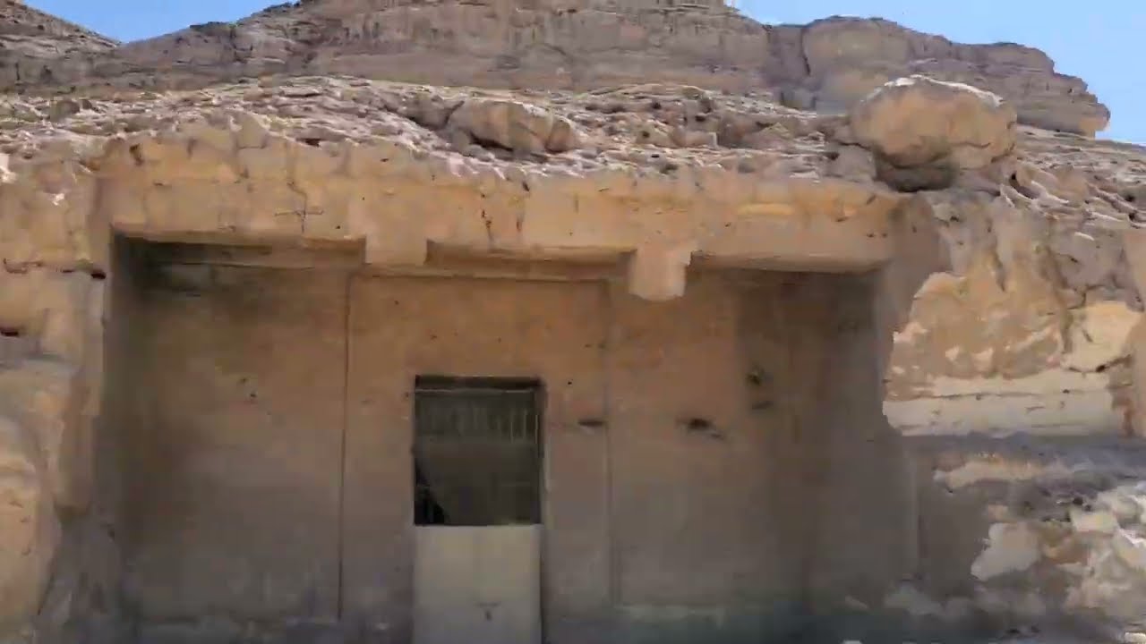 Beni Hasan cemetery                مقابر بني حسن