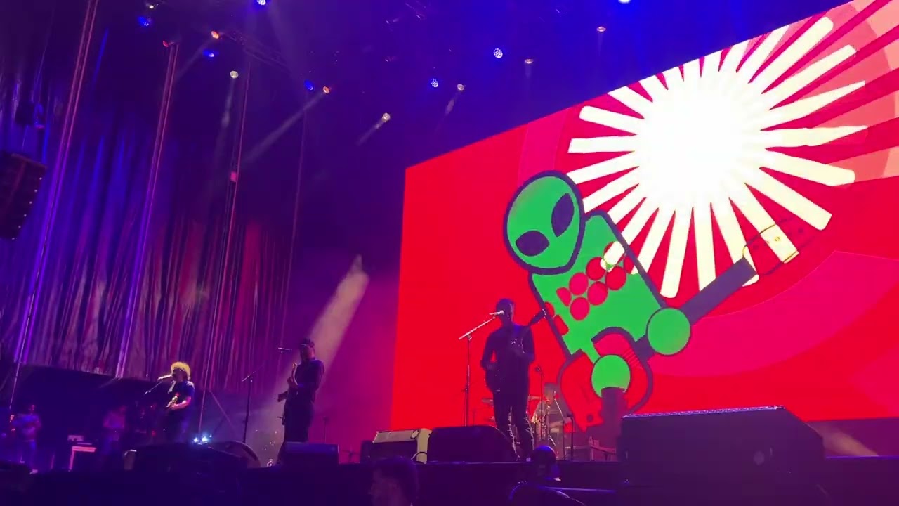 LOS PLANETAS - Jesús (Directo @Warm Up Festival. Murcia. 3-5-2024)